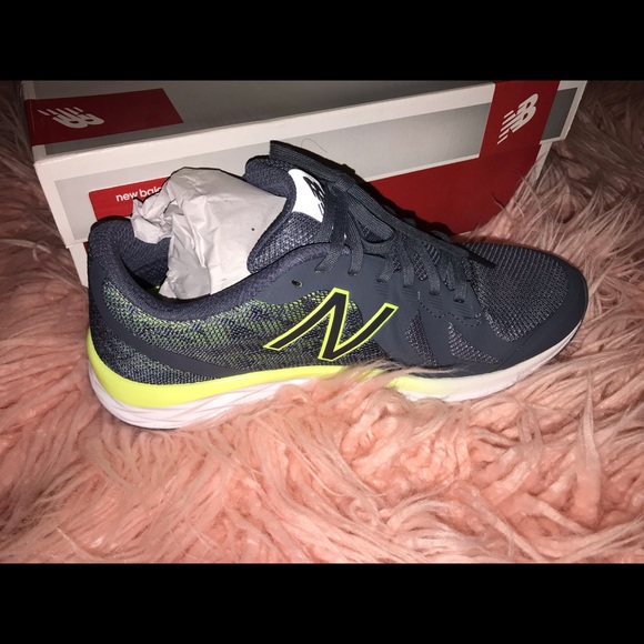 New balance running shoes - men’s 8 - Picture 2 of 8